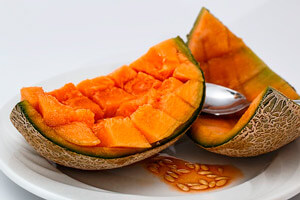 Papaya mit Honigmelonenkonfitüre